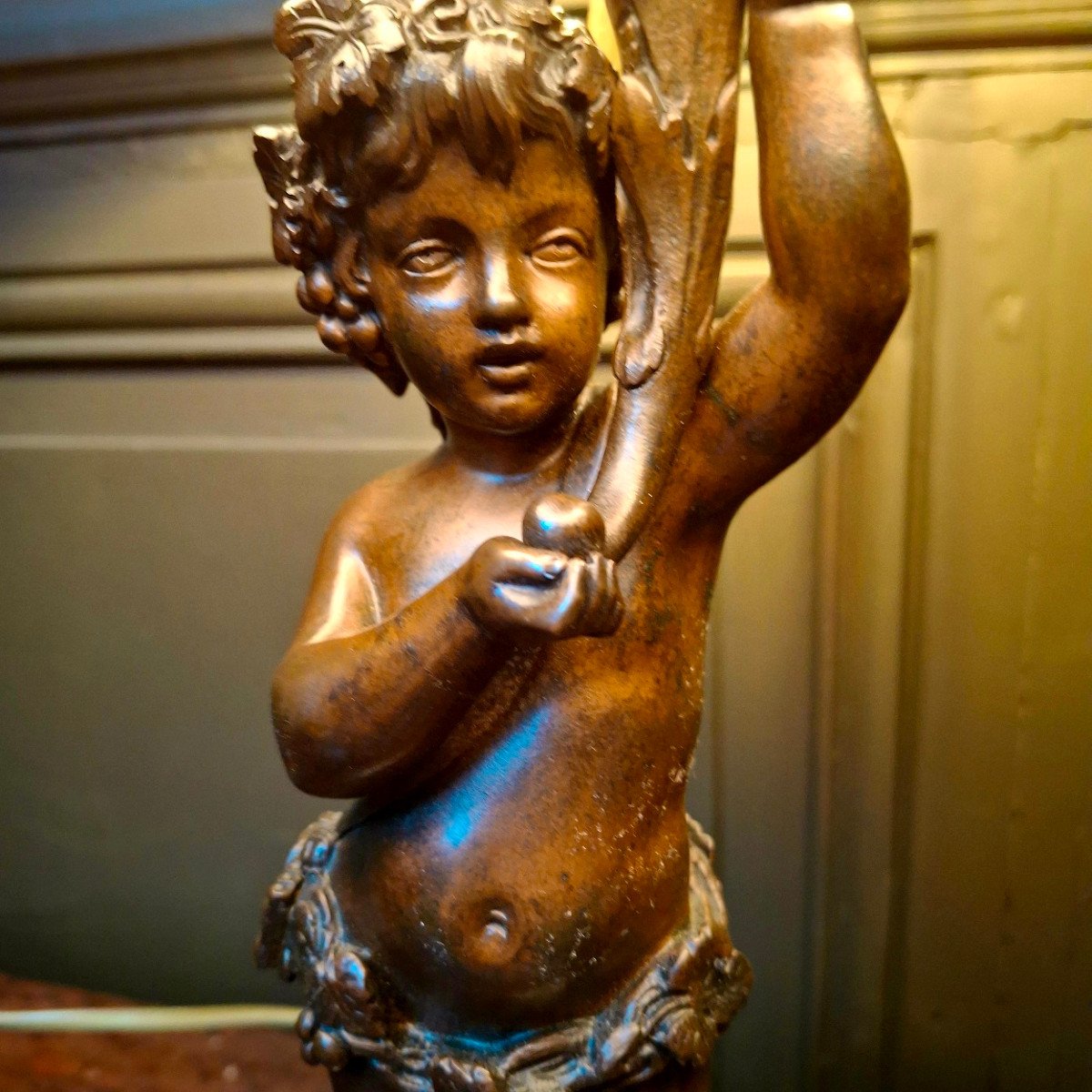 Paire de bacchus enfants formant bougeoirs montés en lampe-photo-6