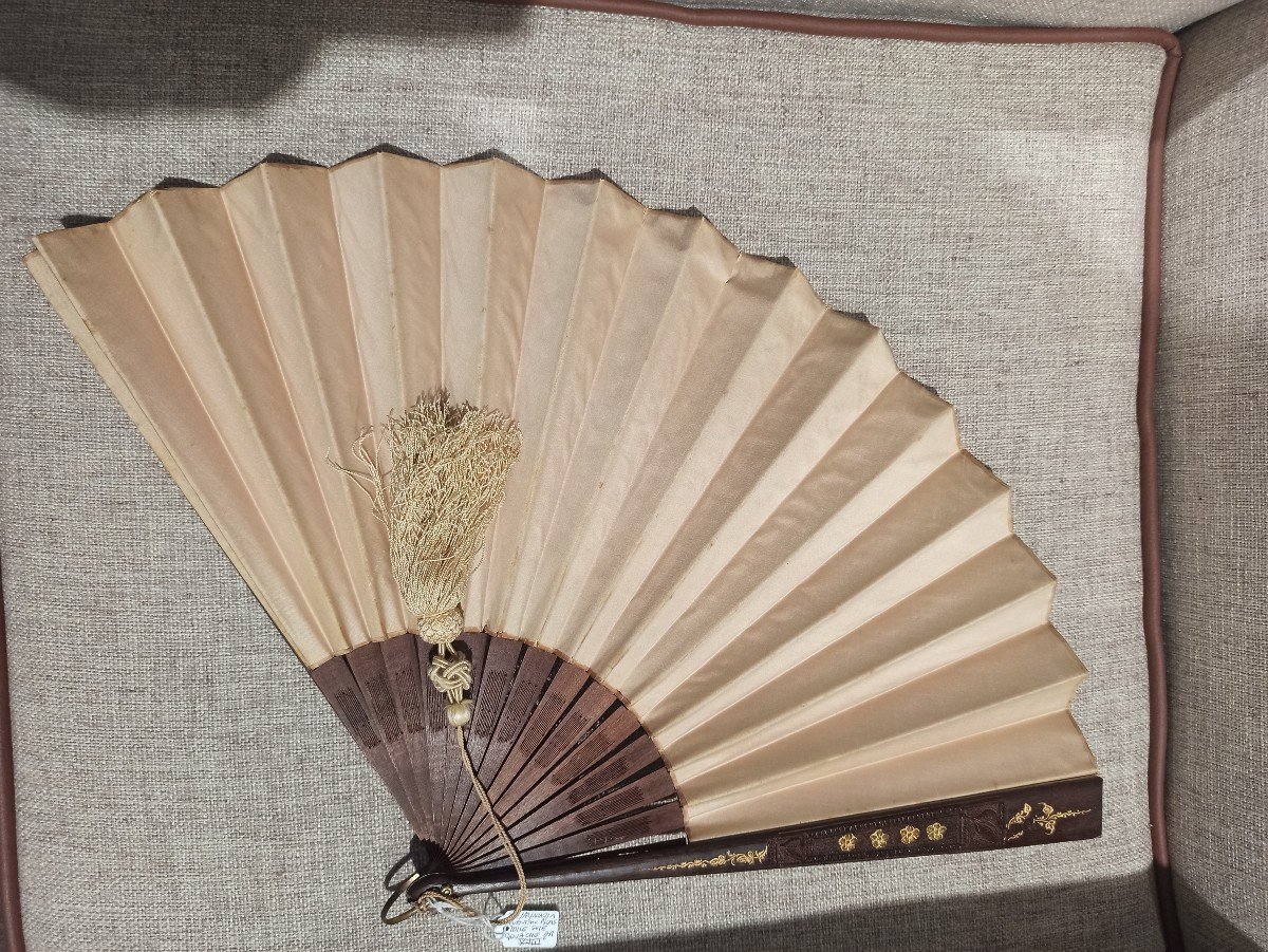 Beautiful Silk Fan Decorated With A Painted Genre Scene, Circa 1900-photo-3