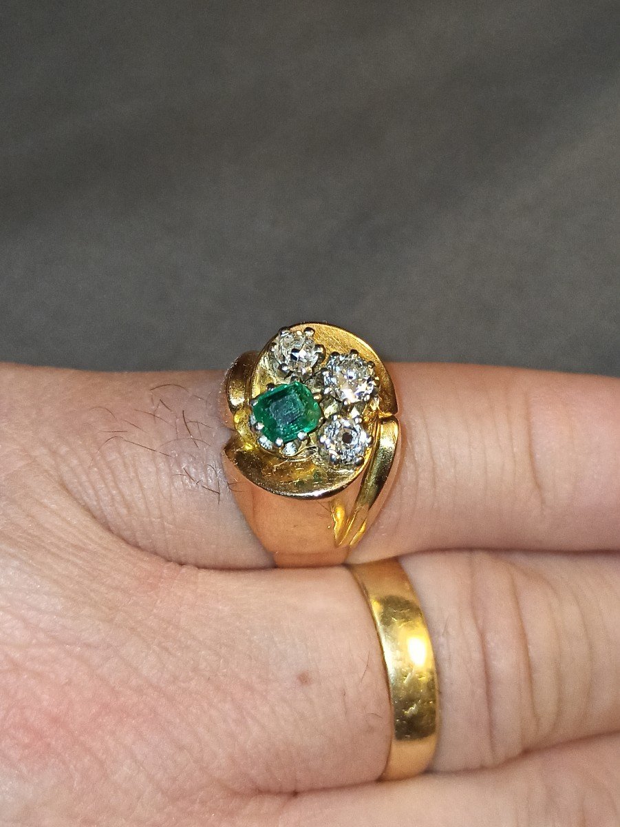 18 K Yellow Gold Ring In Dome Shape Adorned With Brilliants And An Emerald Circa 1940-photo-4