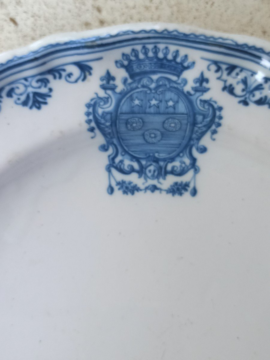 Moustiers Earthenware Plate, Decorated With The Count's Arms Of The Moly Family Circa 1730-photo-2