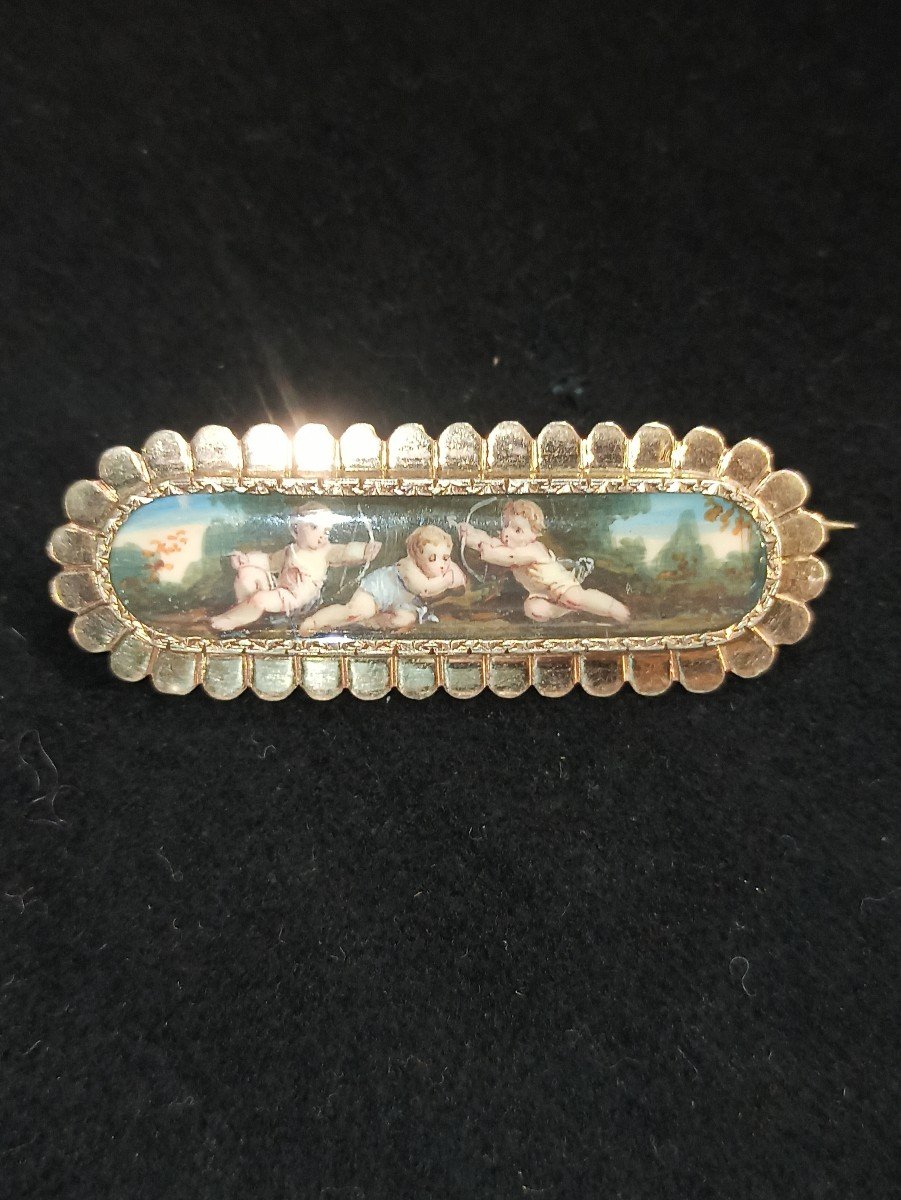 Broche En Or Et Vermeil Ornee D Une Miniature Peinte  De Putti, Circa 1880