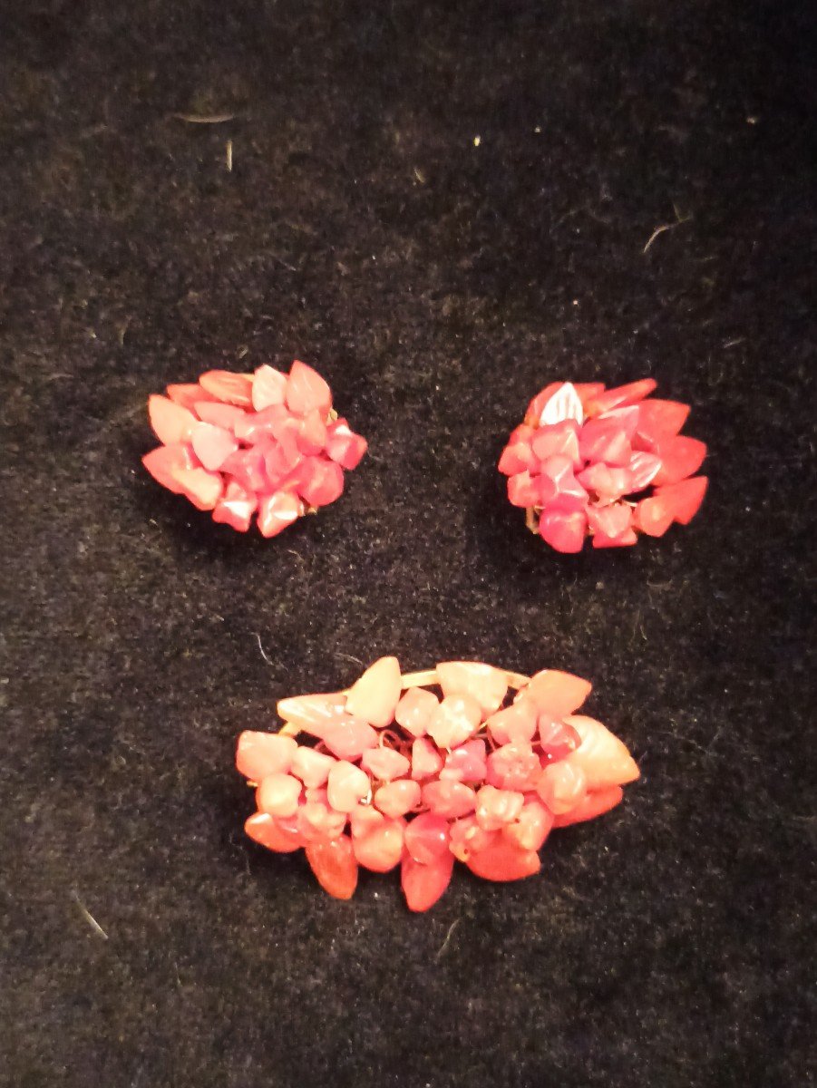 Demi Parure In Coral Including Ear Clips And A Brooch Circa 1930-photo-2