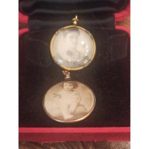 Two Medallion Photo Holders In Golden Metal Fix Circa 1900