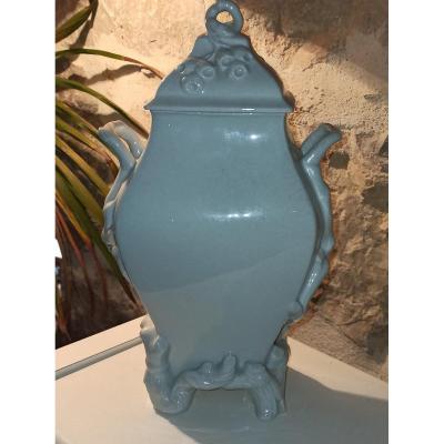 Vase En Porcelaine Blanche De Style Rocaille Par Bernardaud