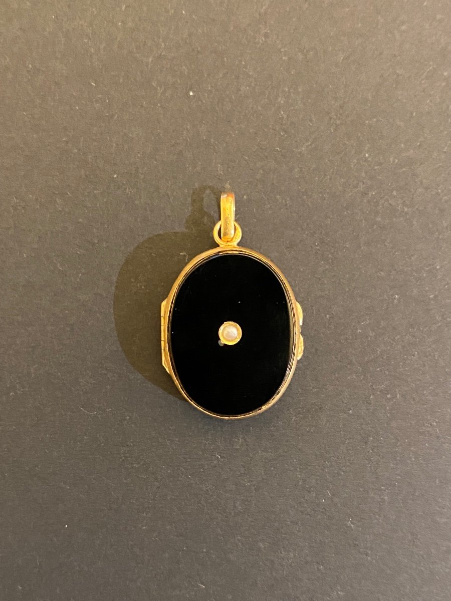 Old Souvenir Porre Pendant In Gold And Onyx-photo-6