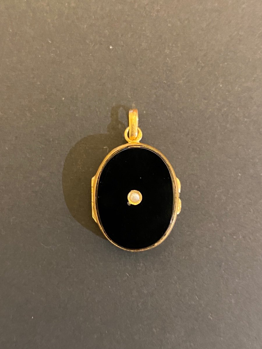 Old Souvenir Porre Pendant In Gold And Onyx-photo-7