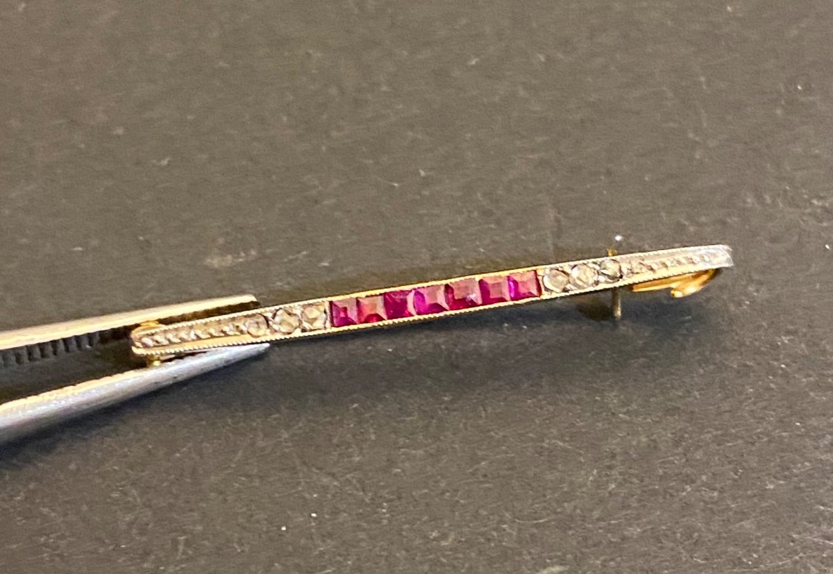 Old Art Deco Style Brooch In Gold, Ruby And Diamonds-photo-4