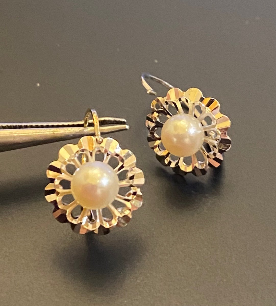 Pair Of Sleepers In Gold And Cultured Pearls-photo-3