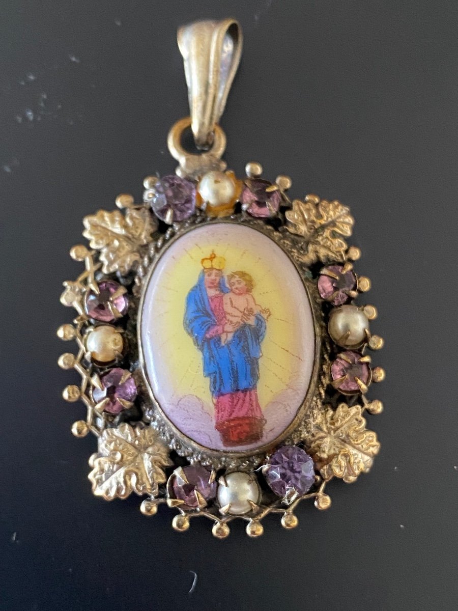 Old Souvenir Holder Pendant 