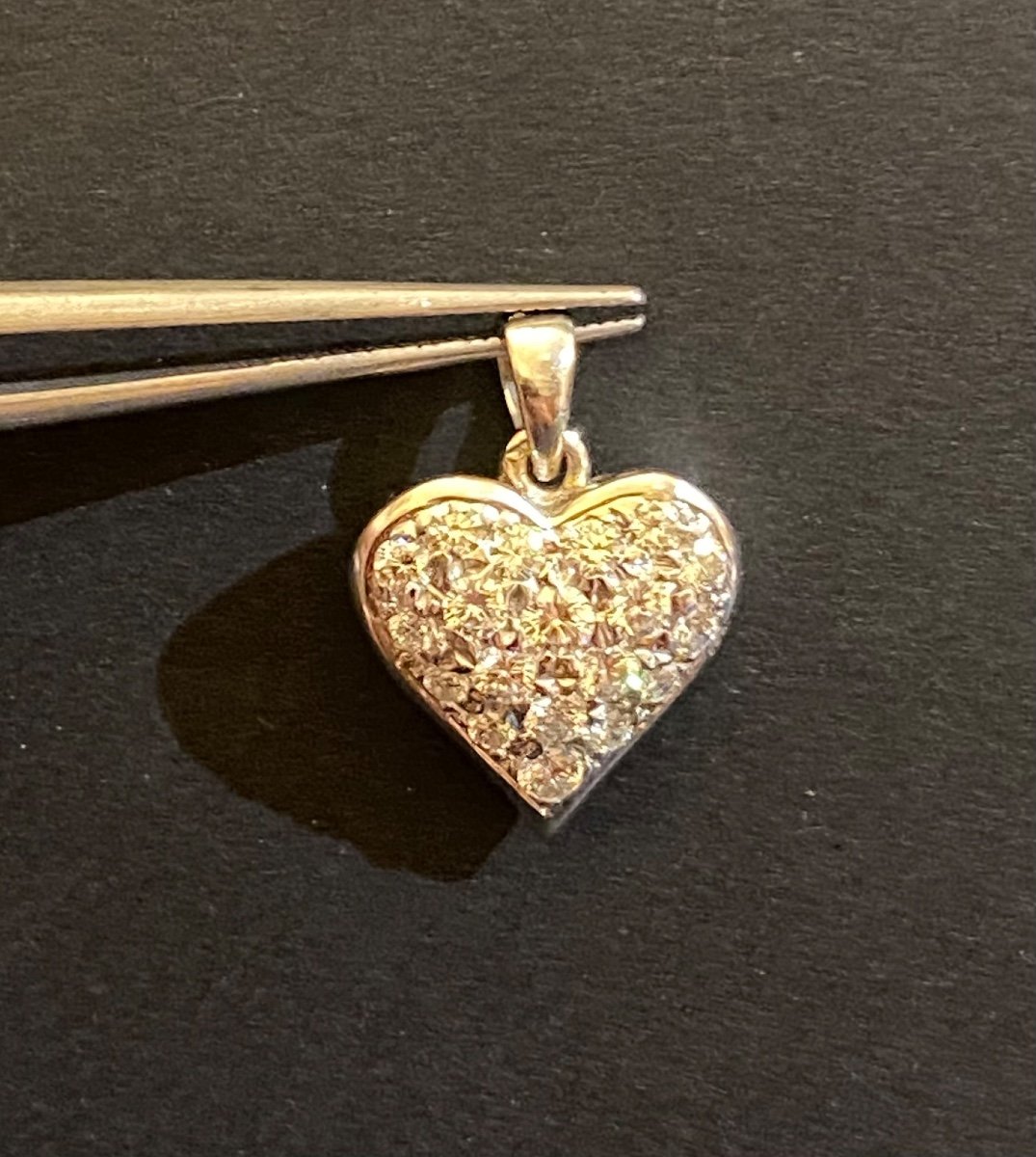 Heart Pendant In White Gold And Diamonds-photo-2