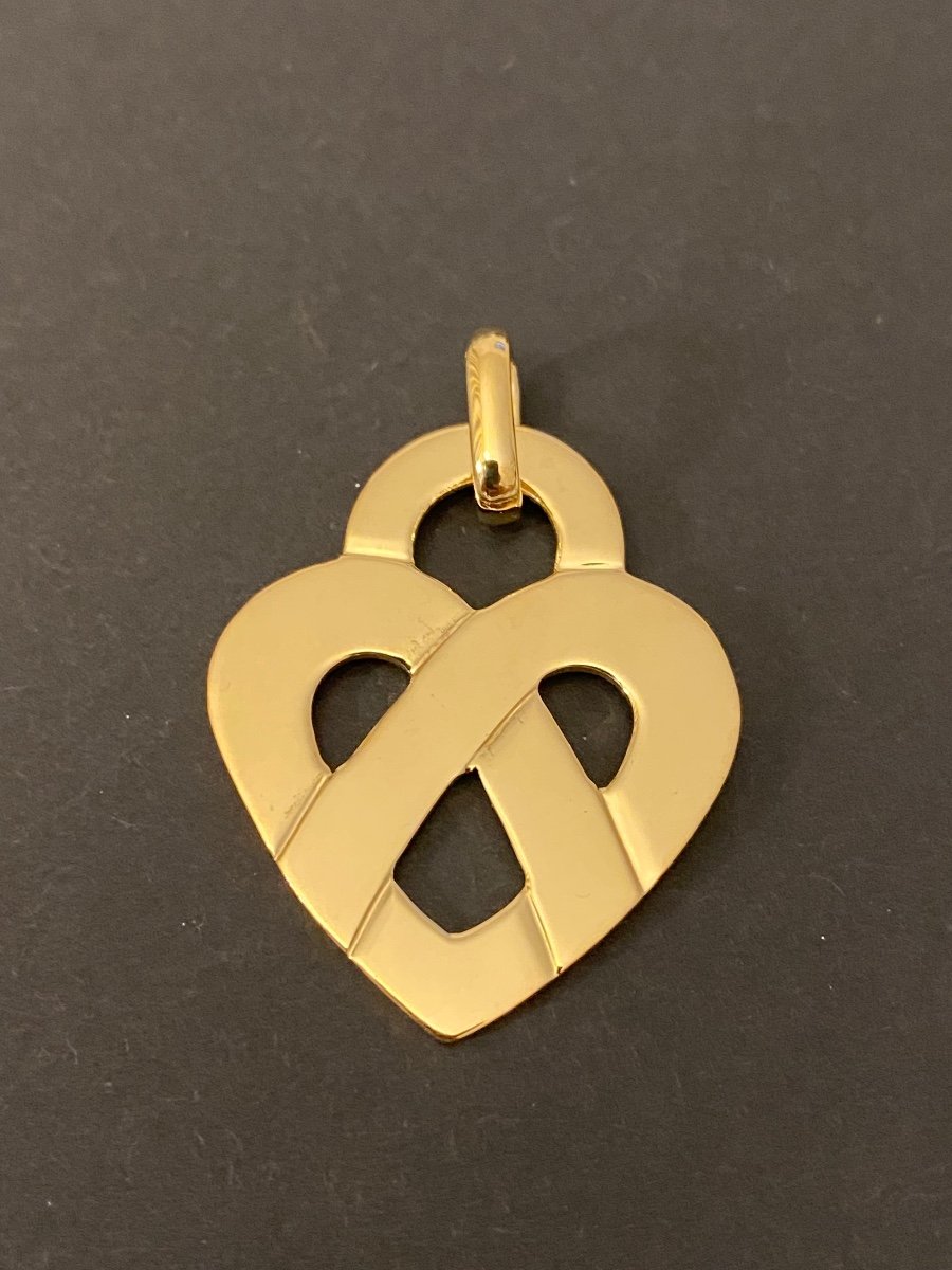 Poireau. Pendentif Cœur Entrelacé En Or Jaune 750/1000 Eme.