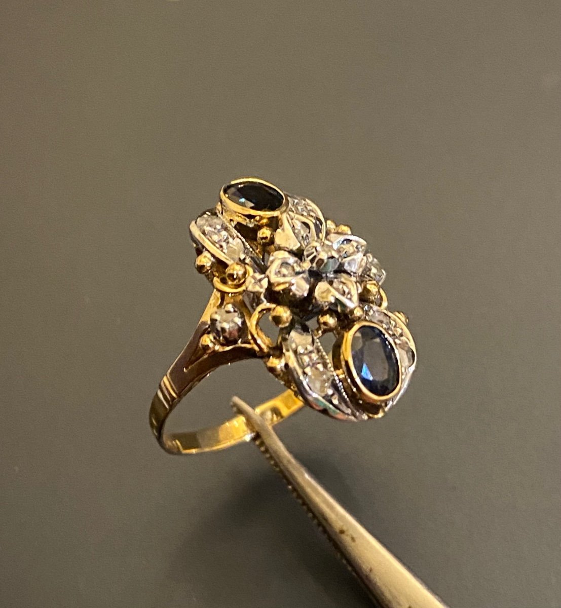 Antique Ring In Gold, Silver, Sapphires And Diamonds-photo-4