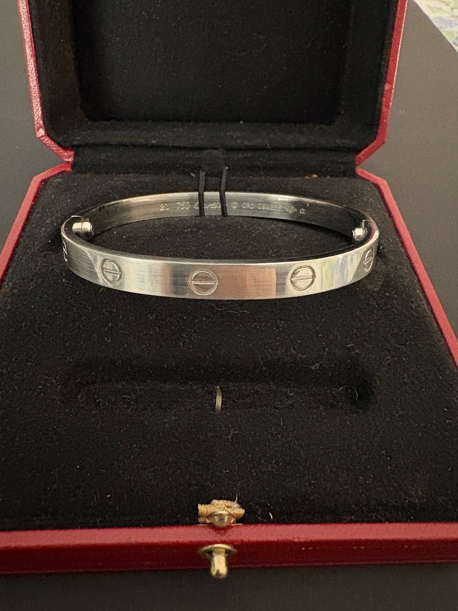 Cartier: Love Bracelet In 750/1000 White Gold. Size 21-photo-2