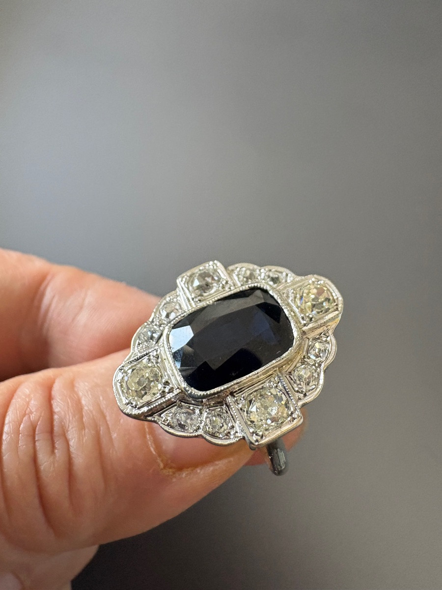 Art Deco: Bague En Or Gris 750/1000 Eme, Saphir Et Diamants.-photo-2