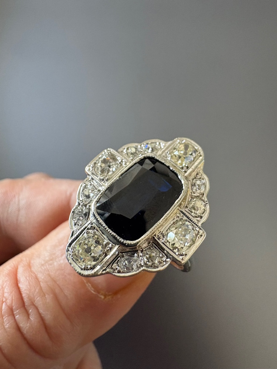 Art Deco: Bague En Or Gris 750/1000 Eme, Saphir Et Diamants.