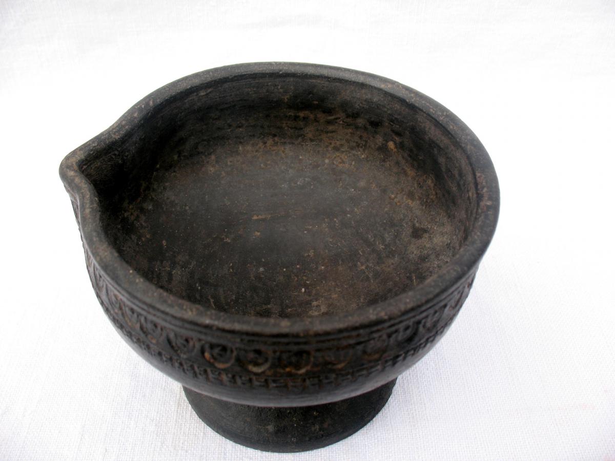 Verseuse antique en terre cuite noire. Objet de fouille. Afghanistan, premier millénaire-photo-1