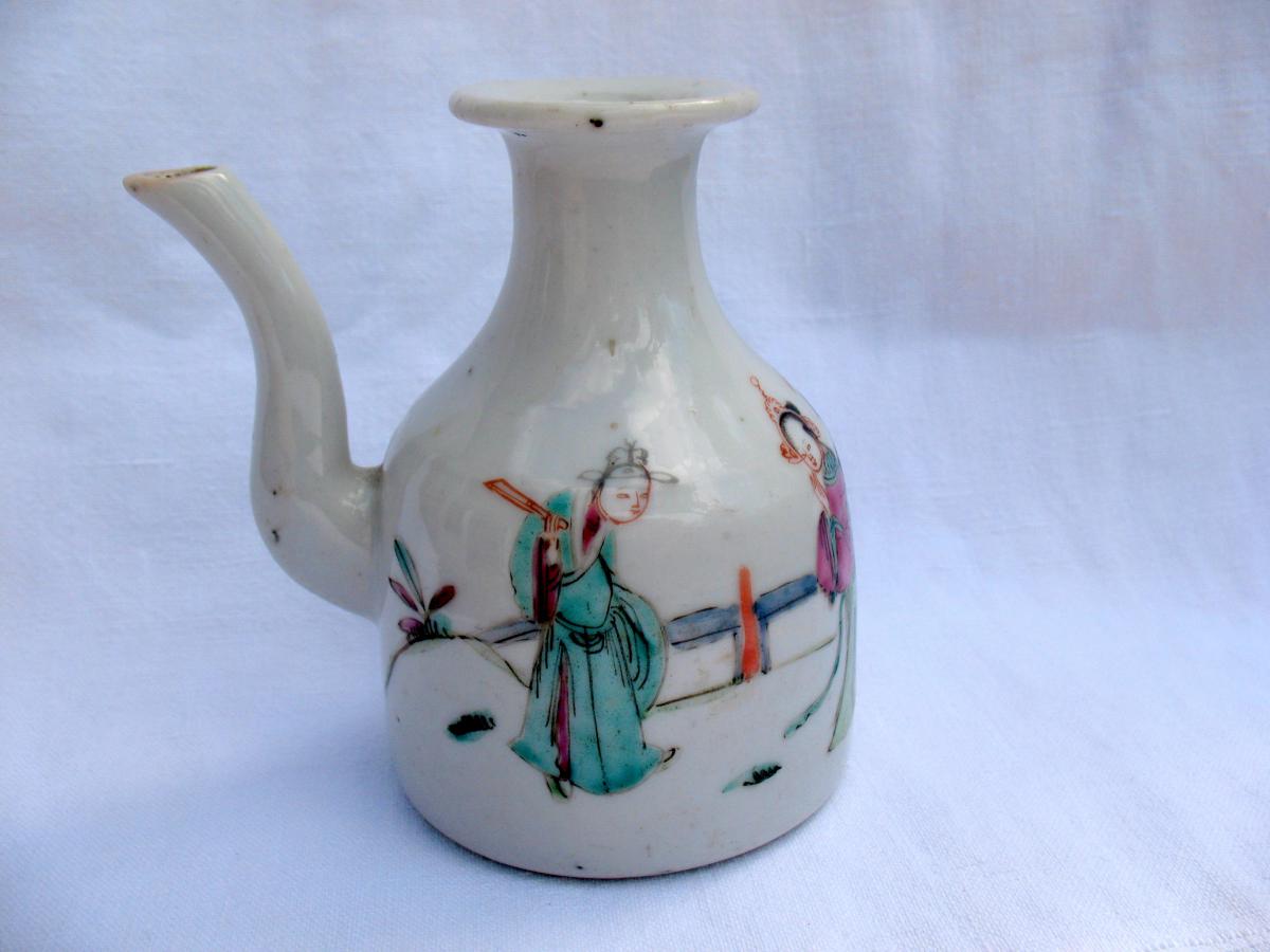 China Porcelain Trough. Decor Polychrome. XVIIIth Century