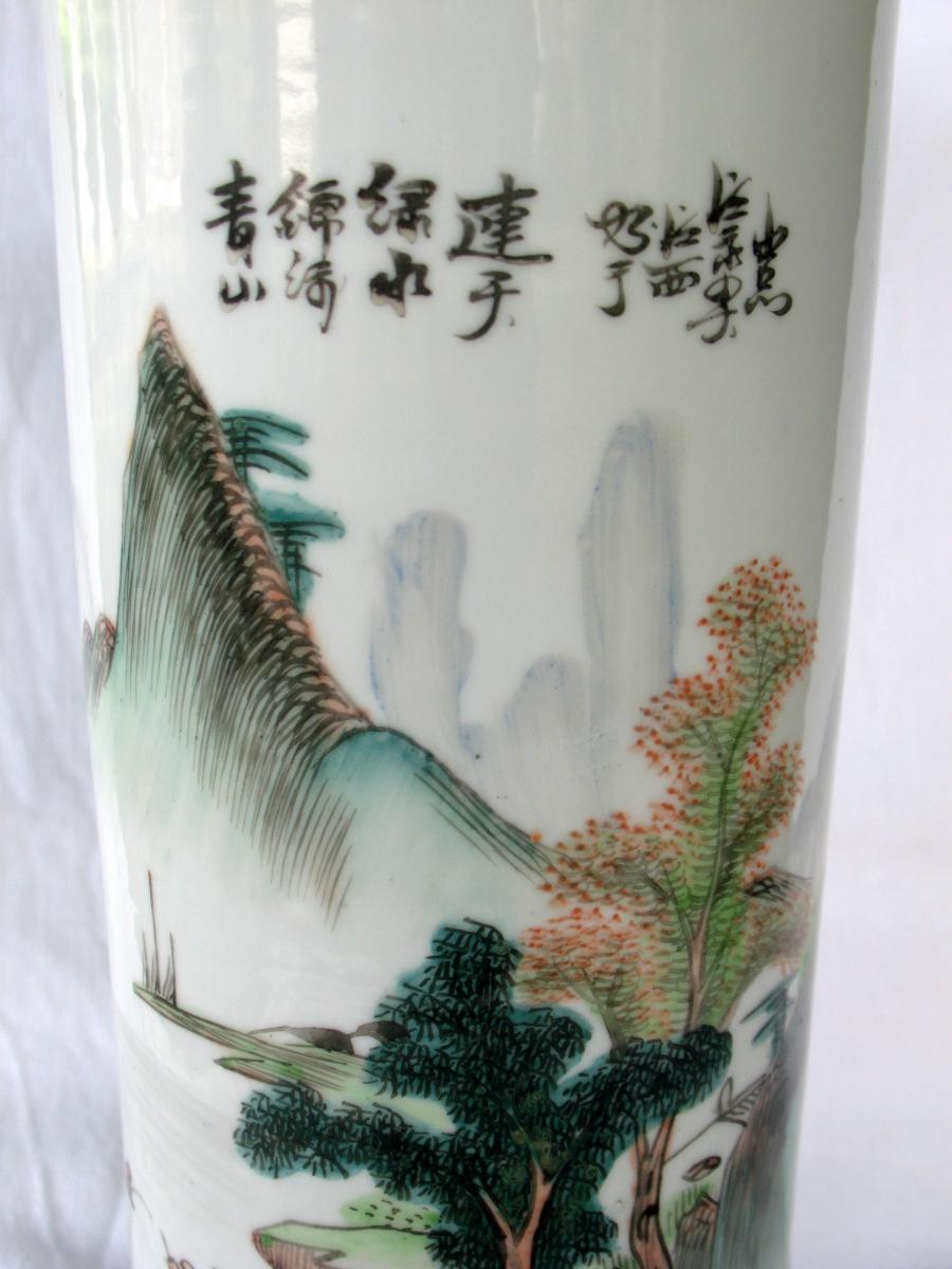 Vase rouleau en porcelaine de Chine. Décor paysage et pêcheur. Début XXème-photo-4