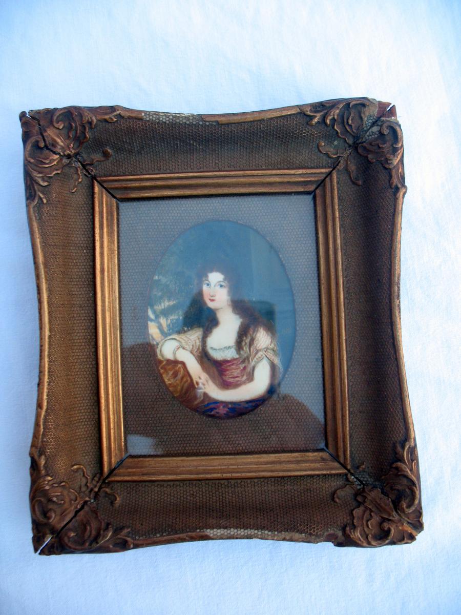 Portrait miniature d'une jeune femme signé Hall. Début XIXème