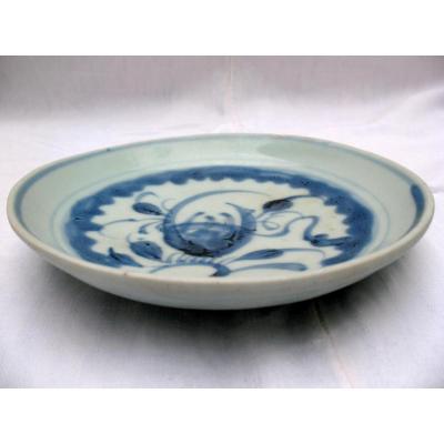 Petit plat en porcelaine blanc bleu. Dynastie Lê, Vietnam XVI - XVIIème