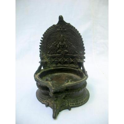 Bronze Oil Lamp Representing The Goddess Gaja Lakshmi. India, 19th Century