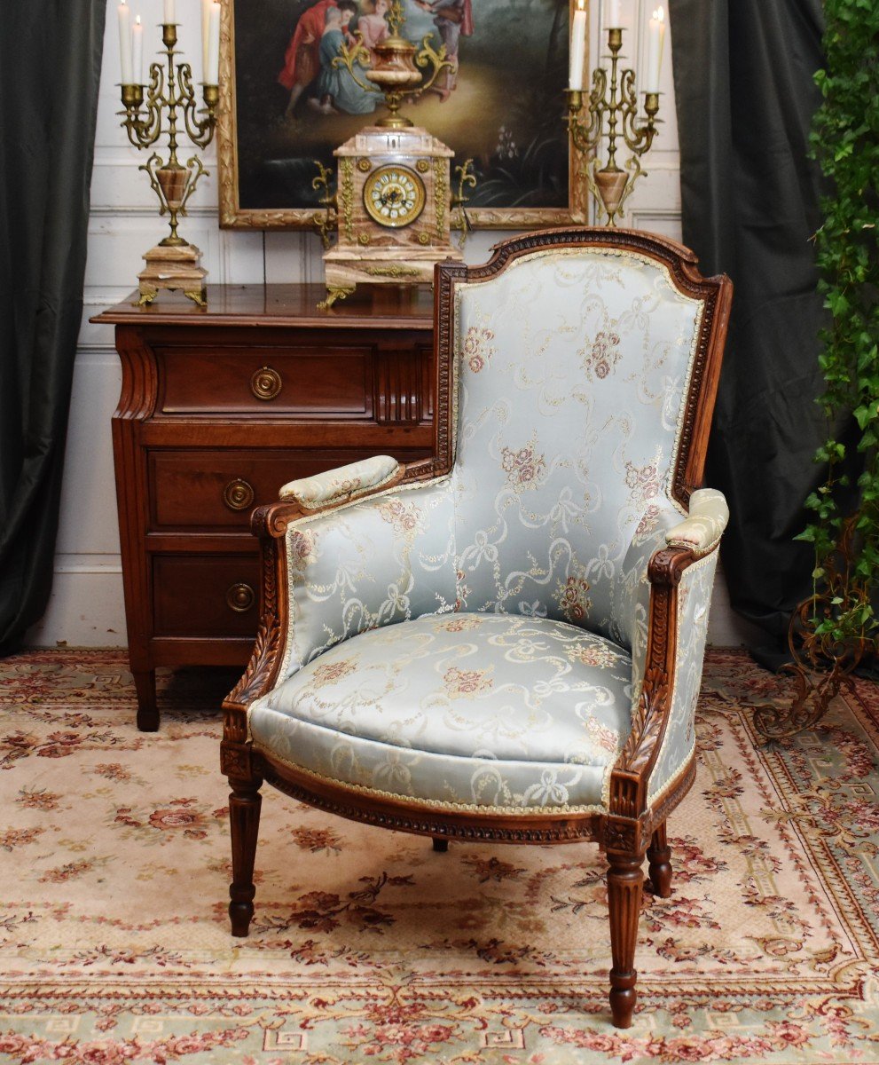 Bergère époque  Louis XVI , XVIIIème, Décor De Rais De Cœur, Piastres Et Pieds Fuseaux Cannelés .  fauteuil de bureau -photo-2