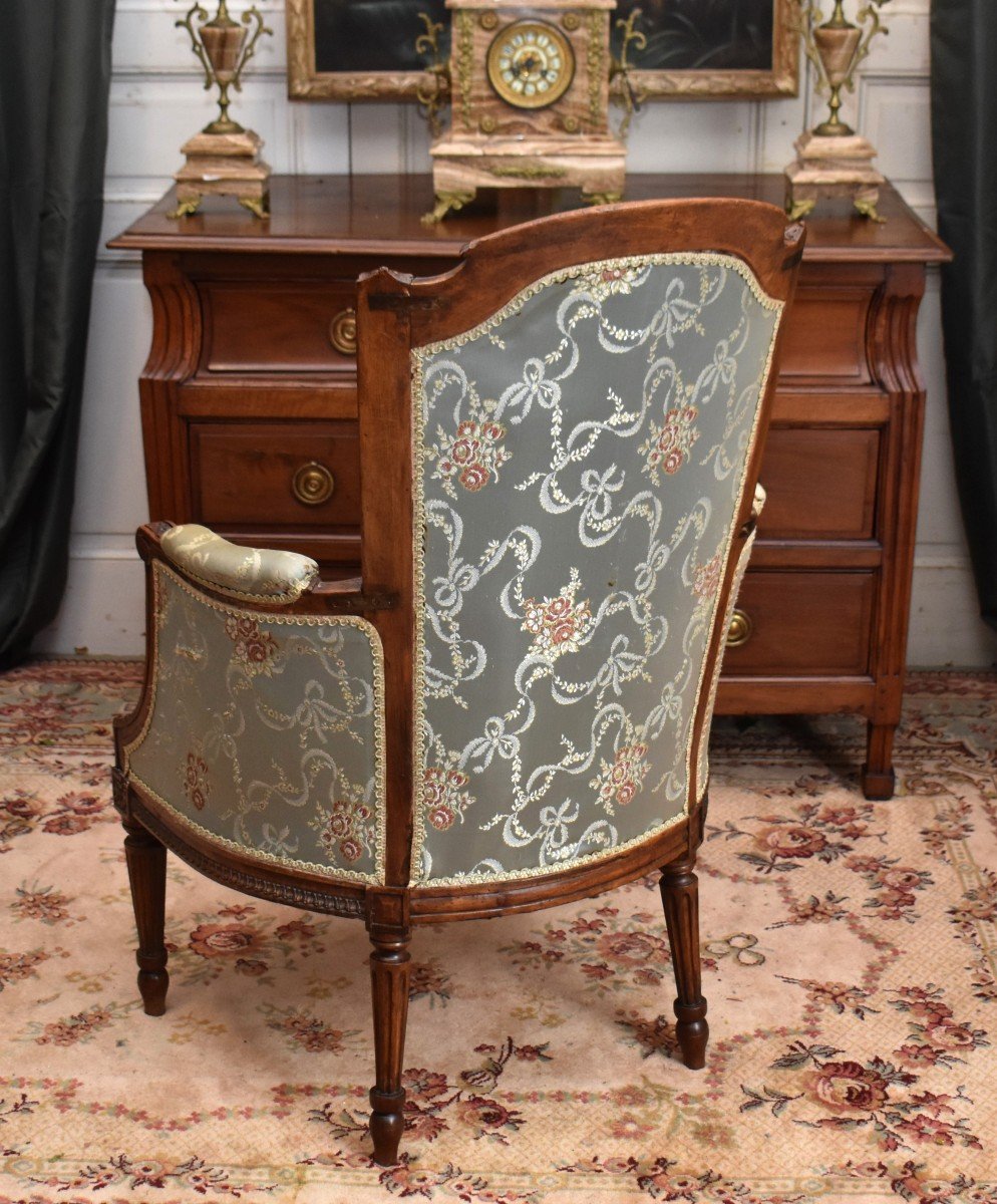 Bergère époque  Louis XVI , XVIIIème, Décor De Rais De Cœur, Piastres Et Pieds Fuseaux Cannelés .  fauteuil de bureau -photo-3