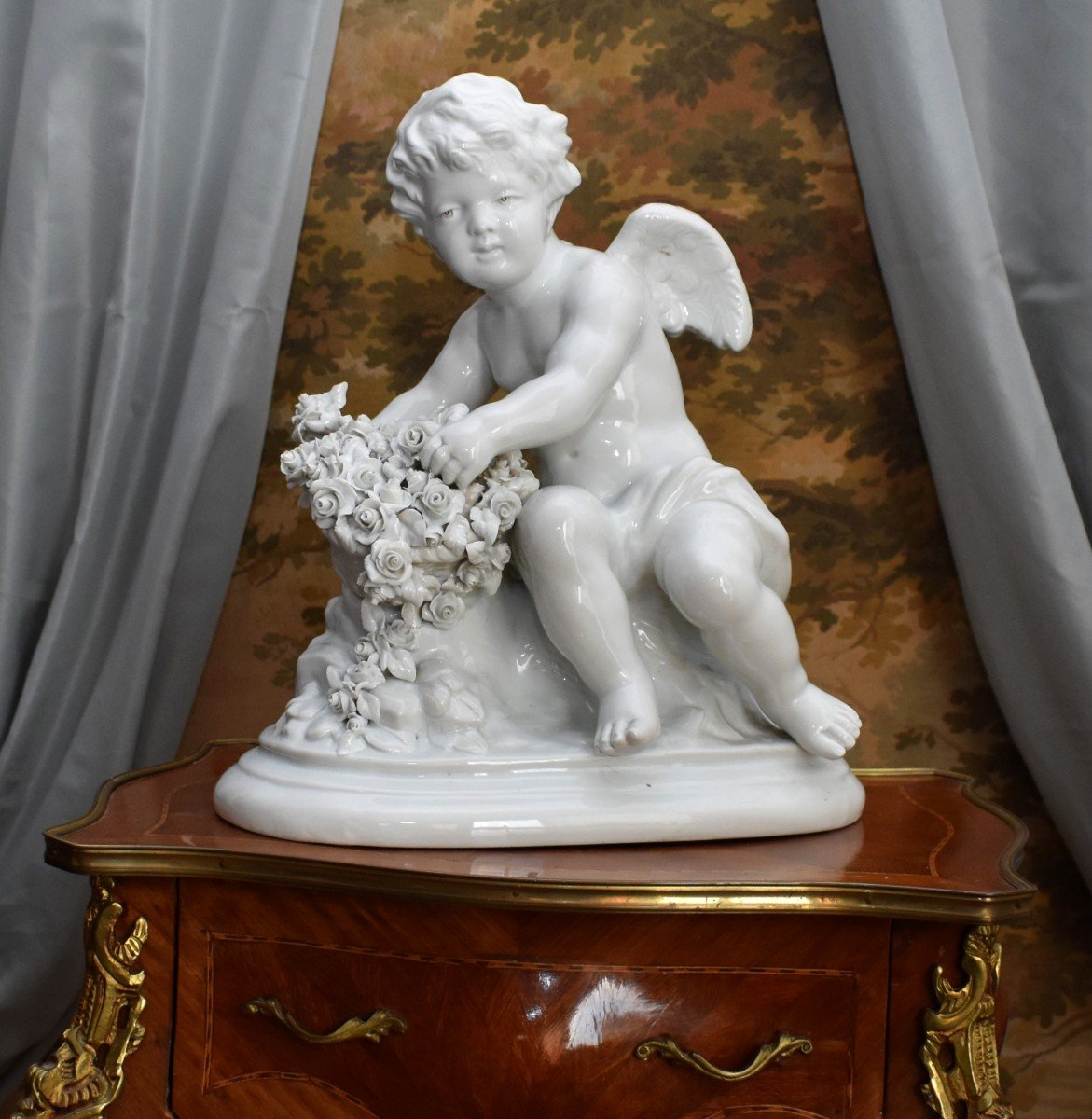 Grande Statue En Porcelaine Capodimonte, Naples,  Angelot Au Panier De Fleur, Signé Umberto Onesto, sculpture d'un  Putto ,-photo-4