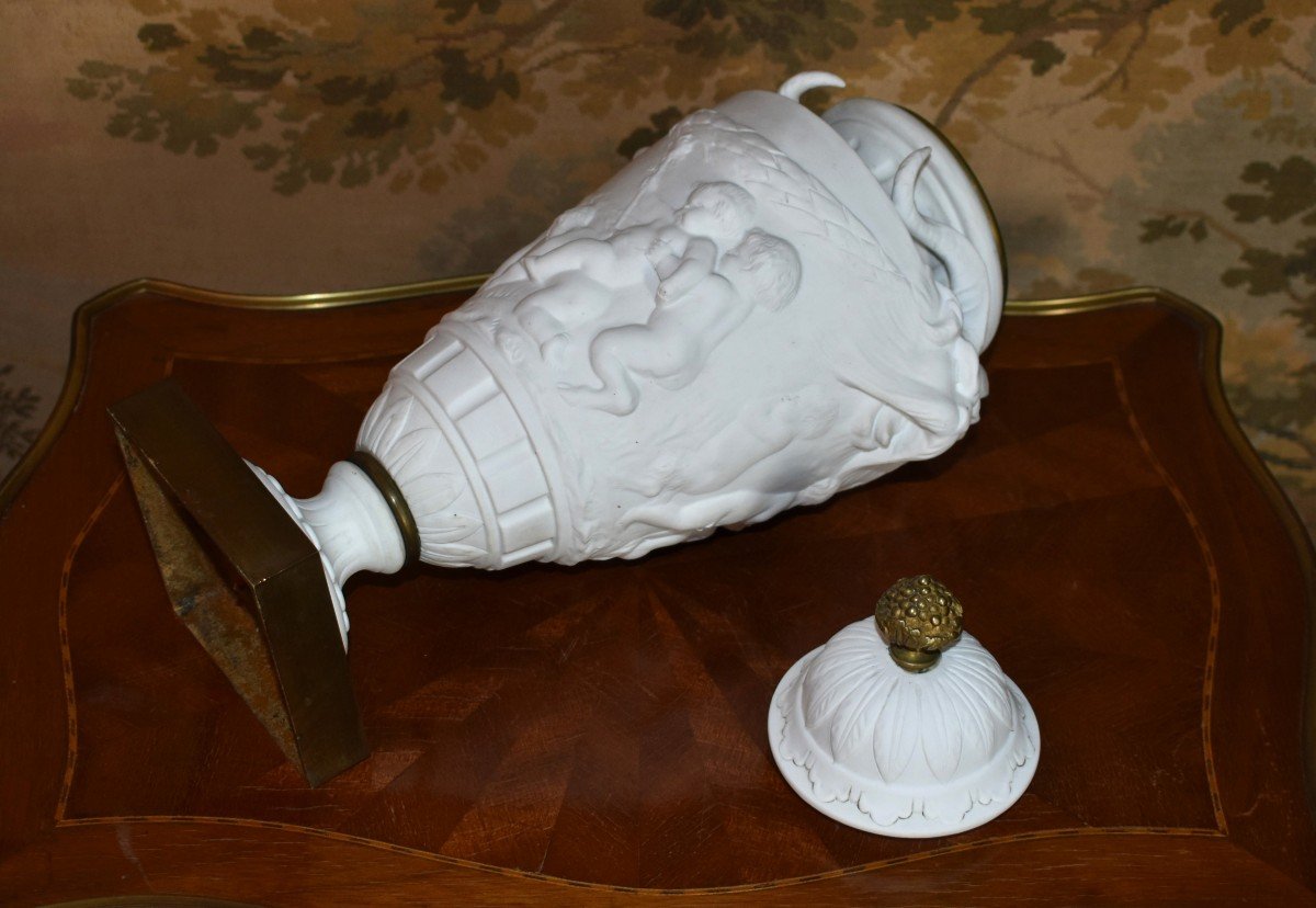 Samson , Grand vase  en biscuit  blanc  de porcelaine - cassolette Manufacture Samson d'après Sèvres  et inspiré d'un  modèle du sculpteur  Clodion.-photo-7
