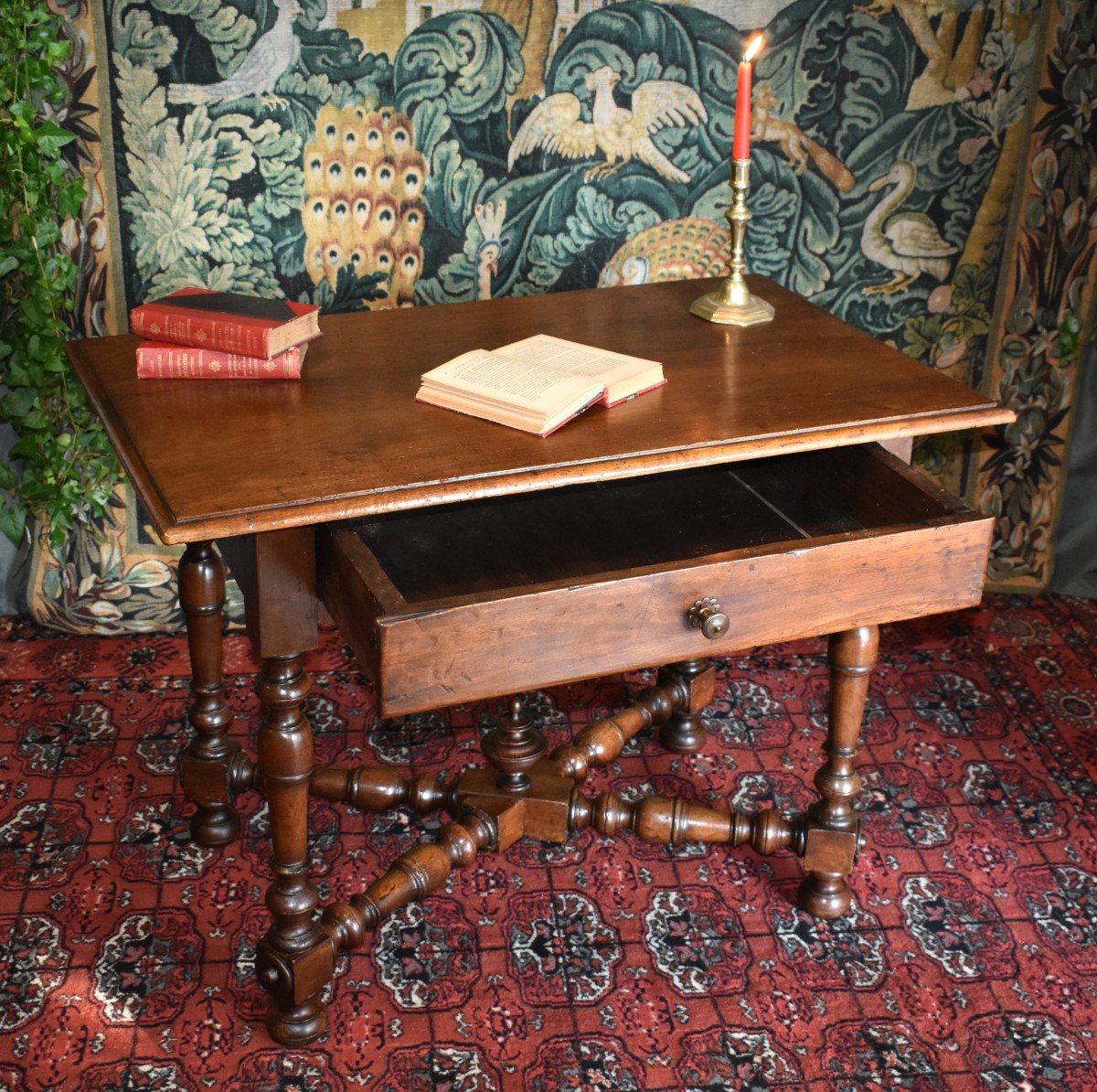 Table &agrave; &eacute;crire , Bureau En Noyer De Style Louis XIII - Louis XIV,  Fin  XVIIe - D&eacute;but XVIIIe,  entrejambe en X, pieds balustres-photo-3