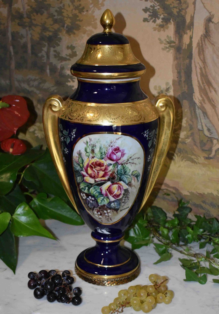 Grand Vase En Porcelaine De Limoges, Pot Couvert  En Bleu De Four Et Double Incrustation Or, décor entièrement peint main. -photo-3