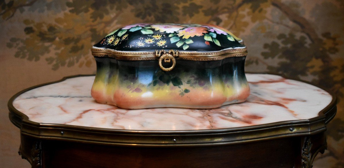 F. Poujol, Large Limoges Porcelain Box, Hand Painted Candy Box Floral Decor-photo-3