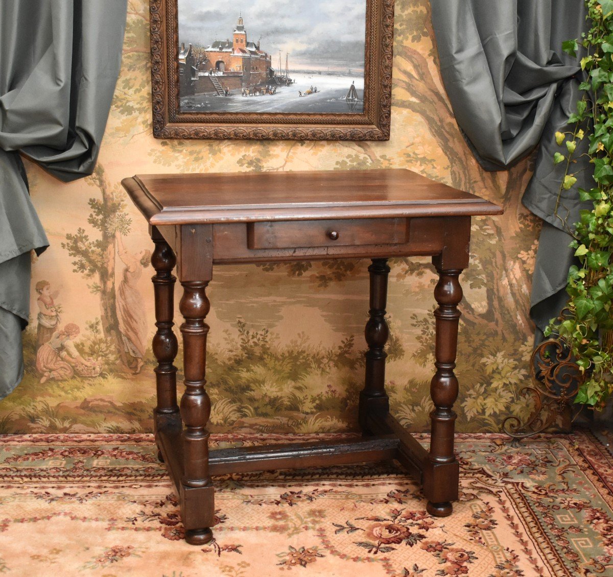 Small Walnut Writing Table From The End Of The 17th Early 18th Century, Louis XIII - Louis XIV Desk