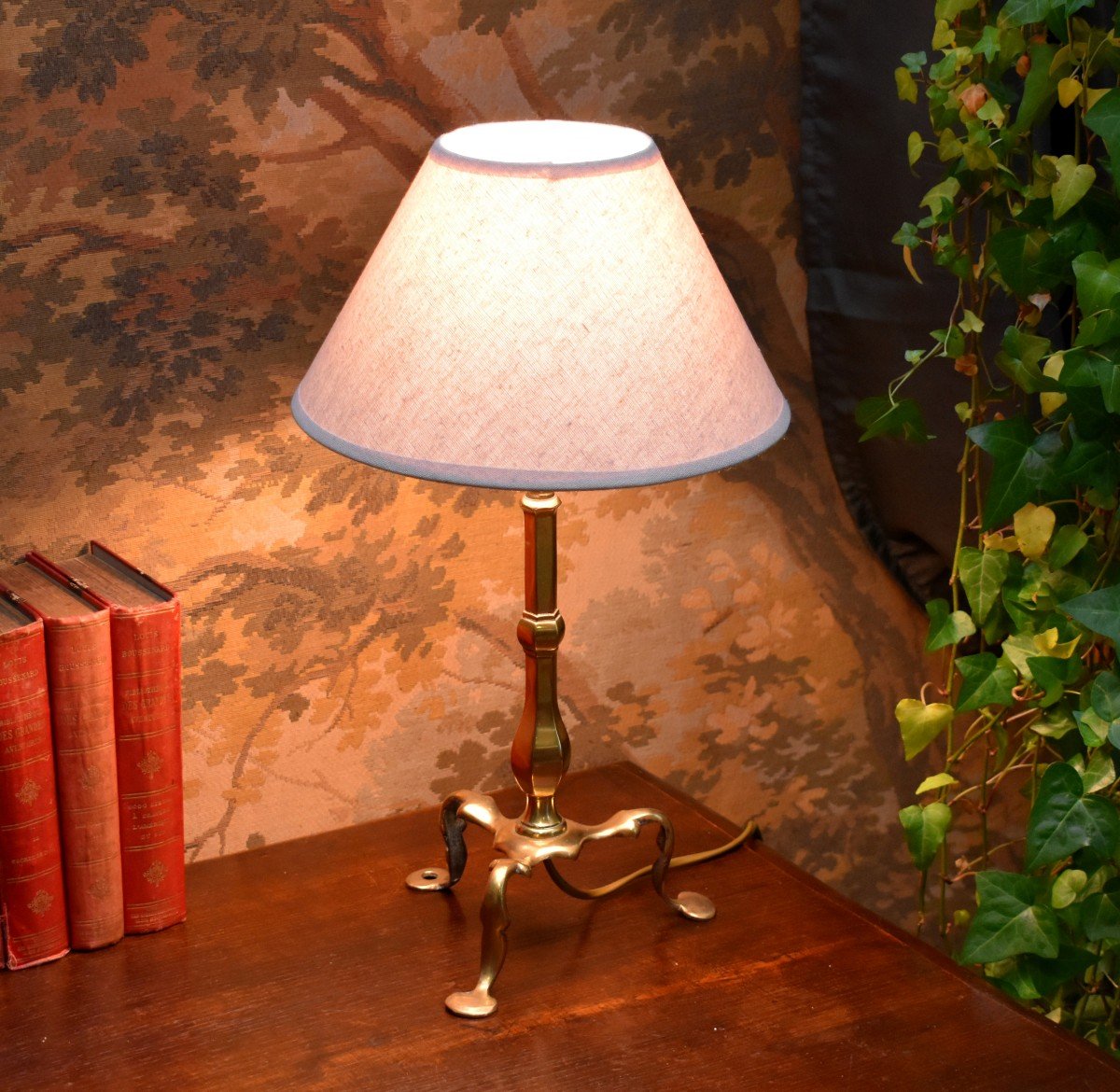 Pied De Lampe En Bronze , Fût Balustre, Piètement Tripode ,  Abat Jour neuf de couleur lin.-photo-2