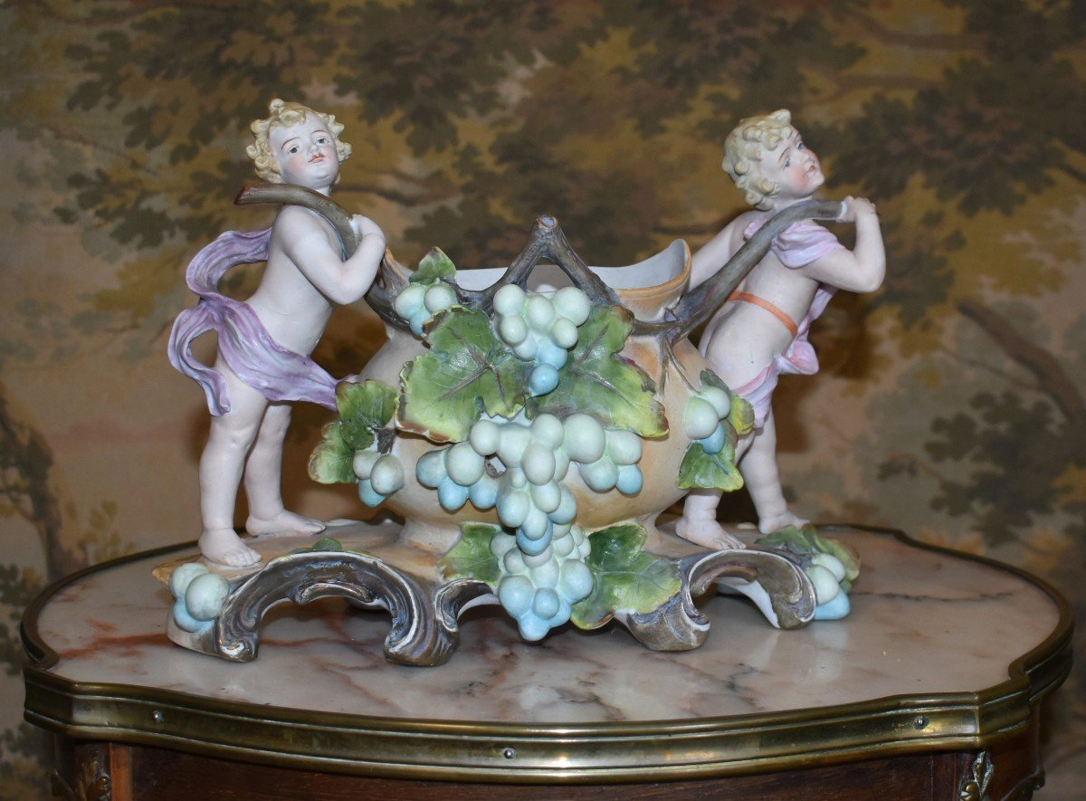 Centerpiece, Polychrome Biscuit Subject, Planter Cup Bunches Of Grapes, 2 Children