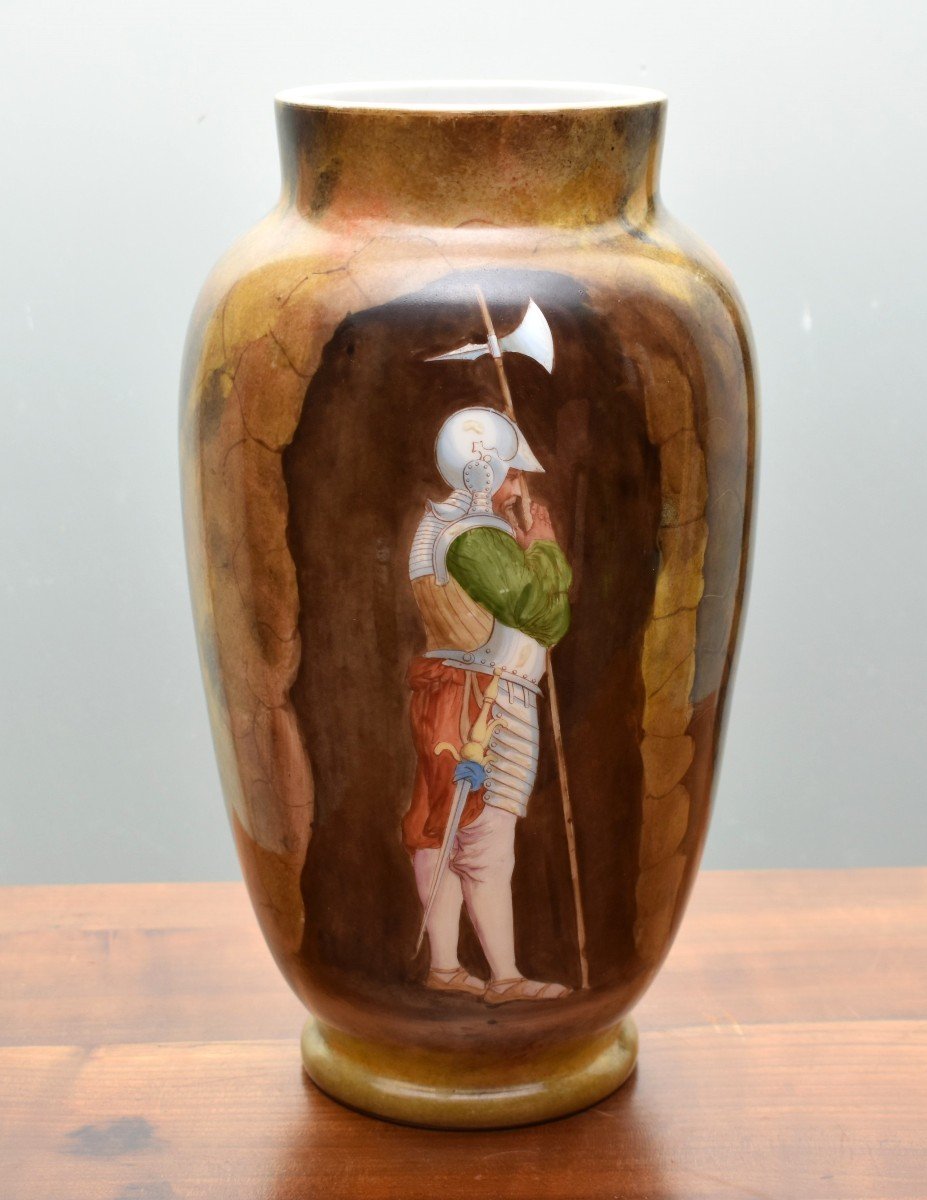 Paire De Vases En Verre Opalin, Opaline à Décor Soldats De La Renaissance, Lance Et Hallebarde-photo-3