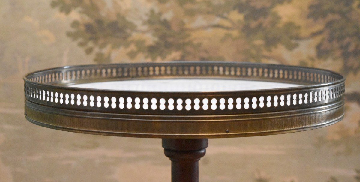 Petit Guéridon Circulaire  De Style Louis XVI , Pied Tripode, Dessus Marbre , Galerie Laiton-photo-3