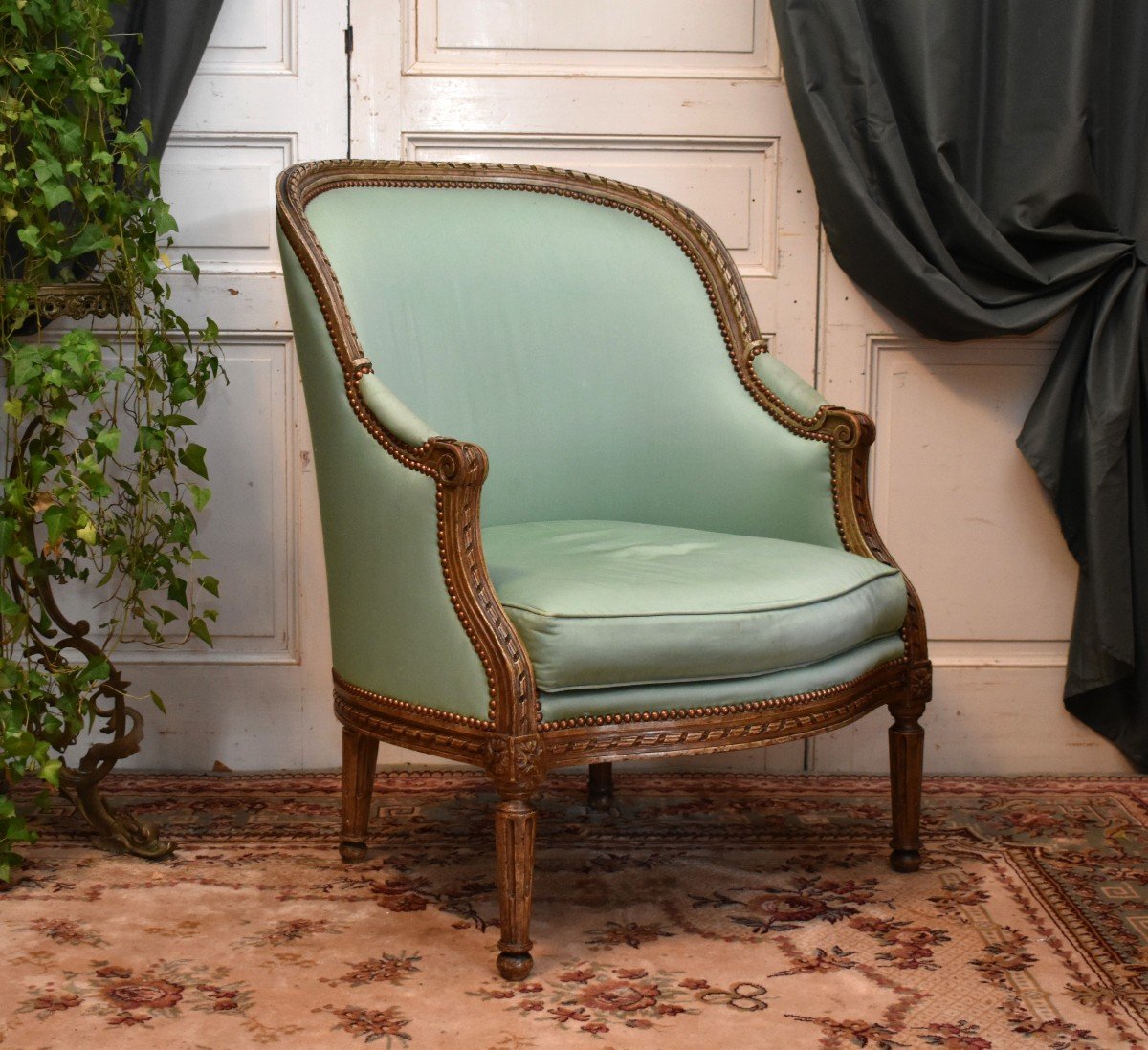 Importante Bergère De Style Louis XVI Laquée , Dossier Gondole , Assise Cousin , Début XIXe 