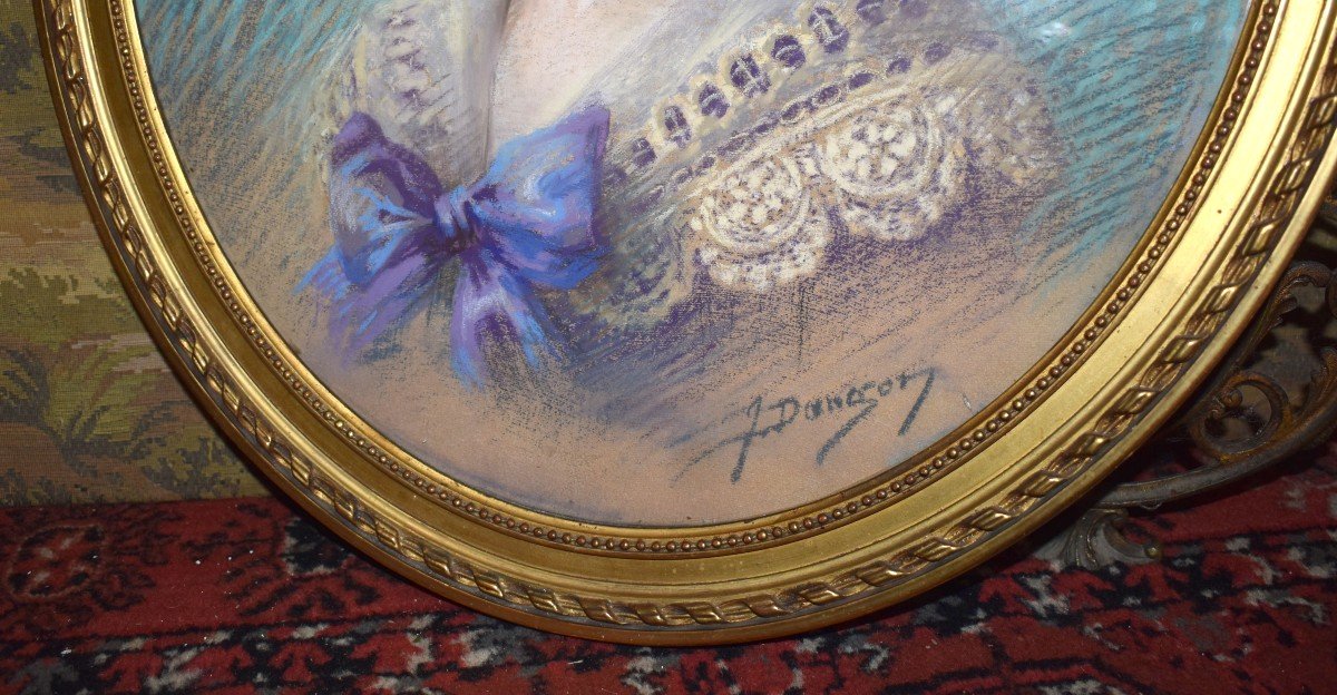 Pastel, Portrait Of A Young Child, Jeanne Dangon 1873-1949. Louis XVI Oval Gilded Frame And Bow-photo-3