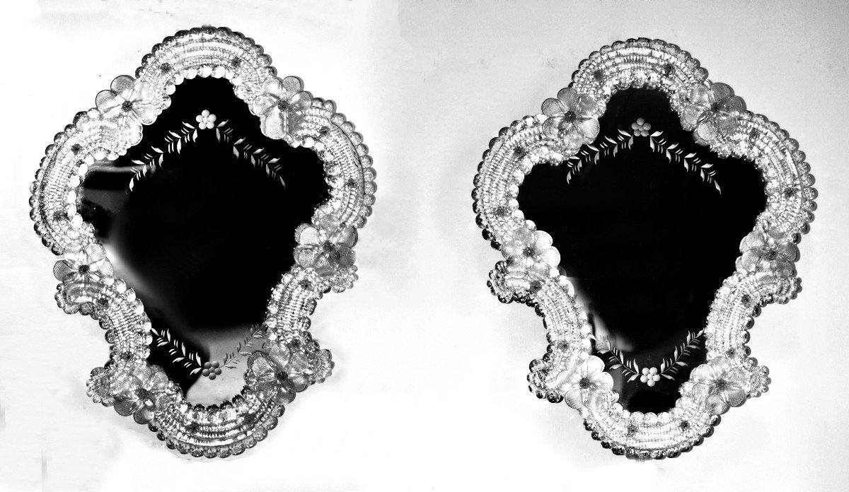 Paire De Miroirs En Verre Ciselé Et Gravé  De Murano , Style Vénitie, Italie, Venise