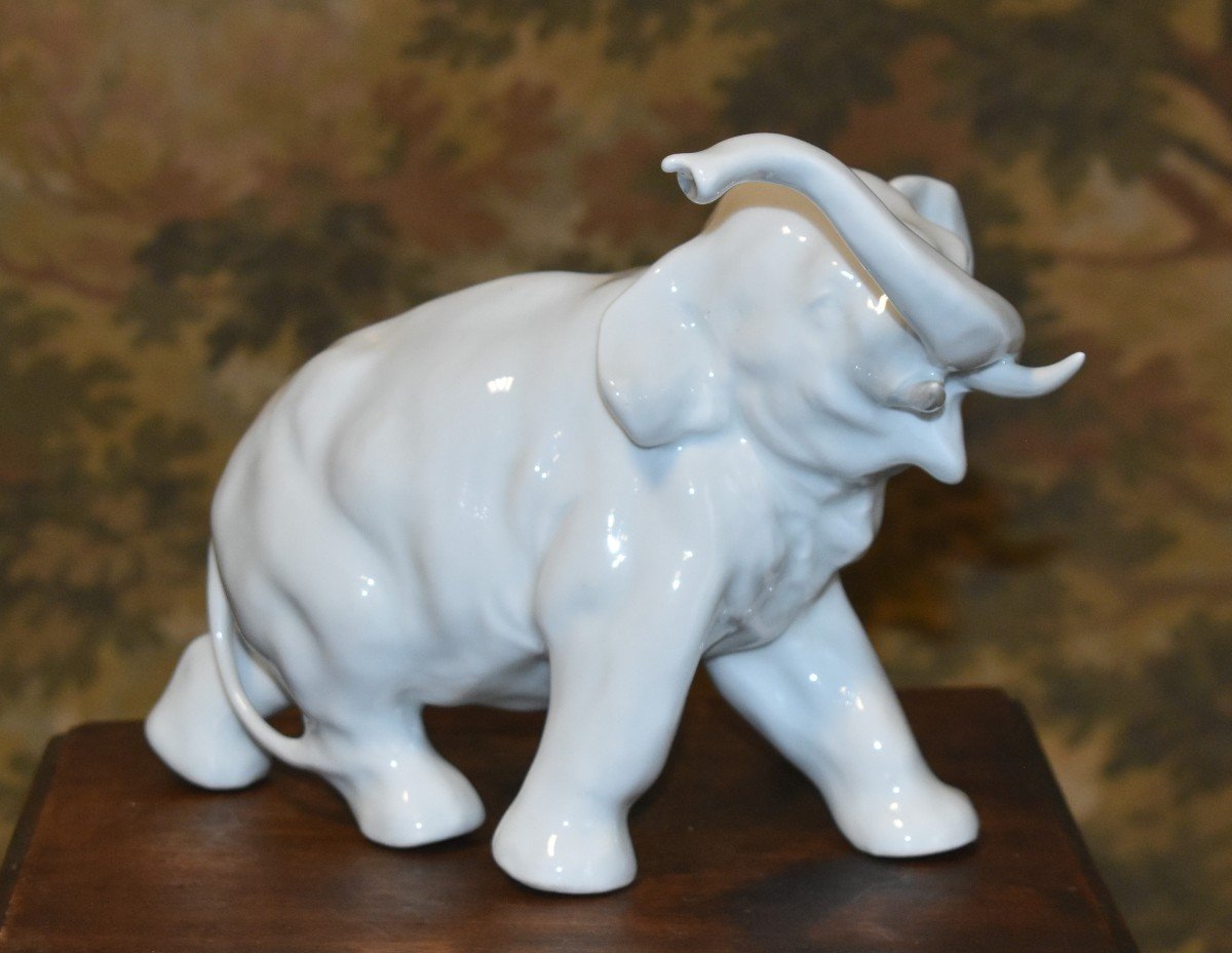 Sujet en  Porcelaine Blanche  de Limoges, Elephant manufacture Haviland d'Après Jules Desbois 