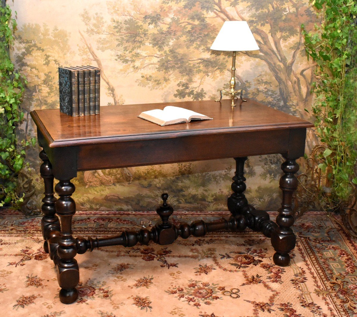 Bureau  de milieu à Pieds Balustre  De Style Louis XIII, Pouvant Servir De Console ou de table 