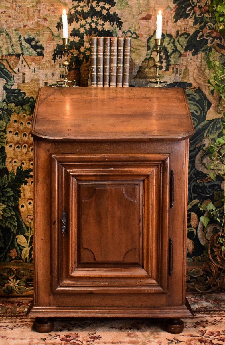 Louis XIV Period Oratory, Small Piece Of Furniture With One Door In Solid Walnut, Late 17th - Early 18th Century -photo-2