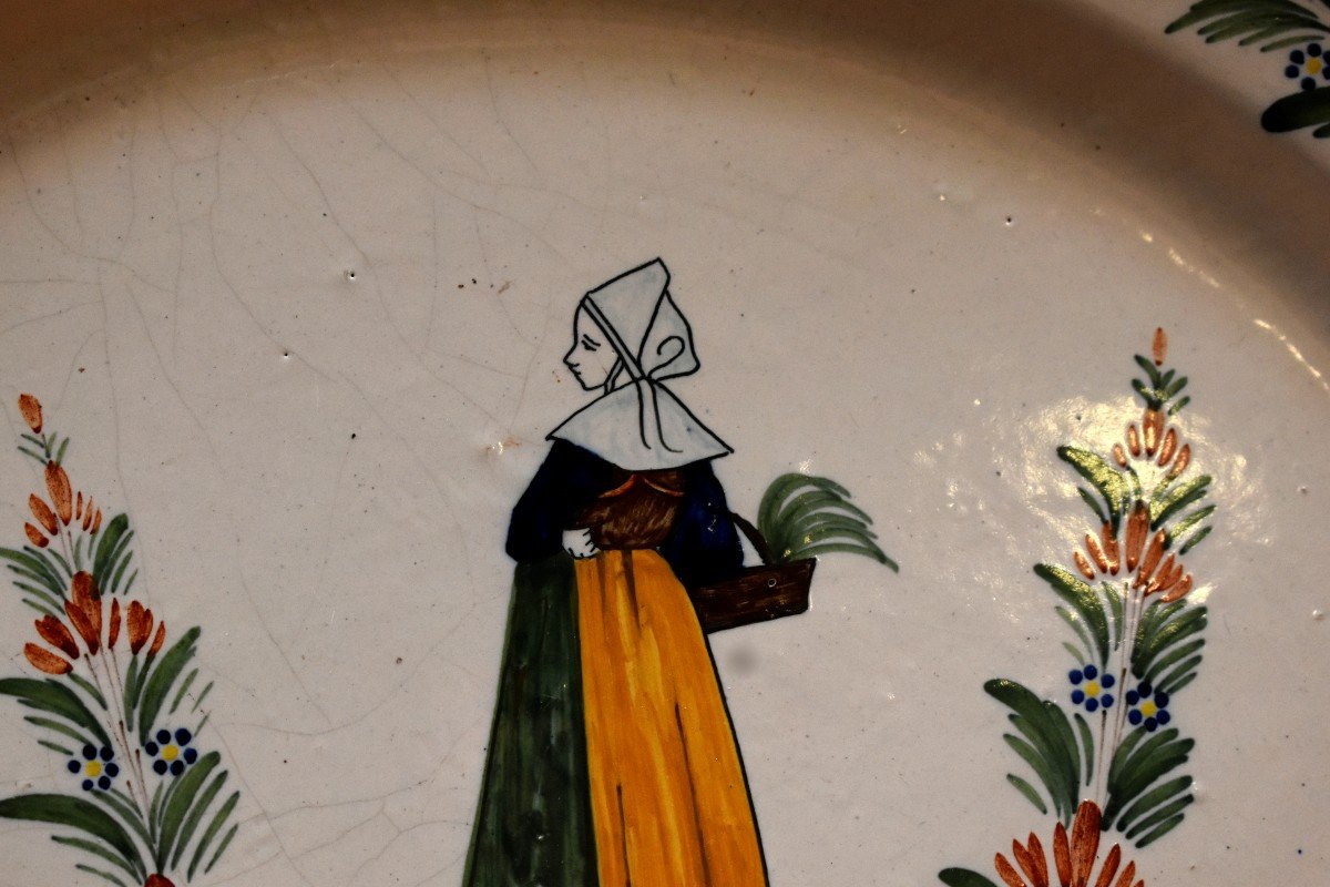 Henriot Quimper, Large Decorative Dish Signed Hr Breton Character, Woman In Traditional Clothing -photo-3