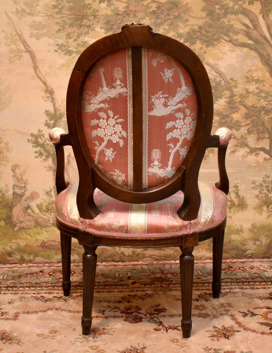 Louis XVI Period Armchair With Medallion Back, Redone Upholstery, 18th Century-photo-4