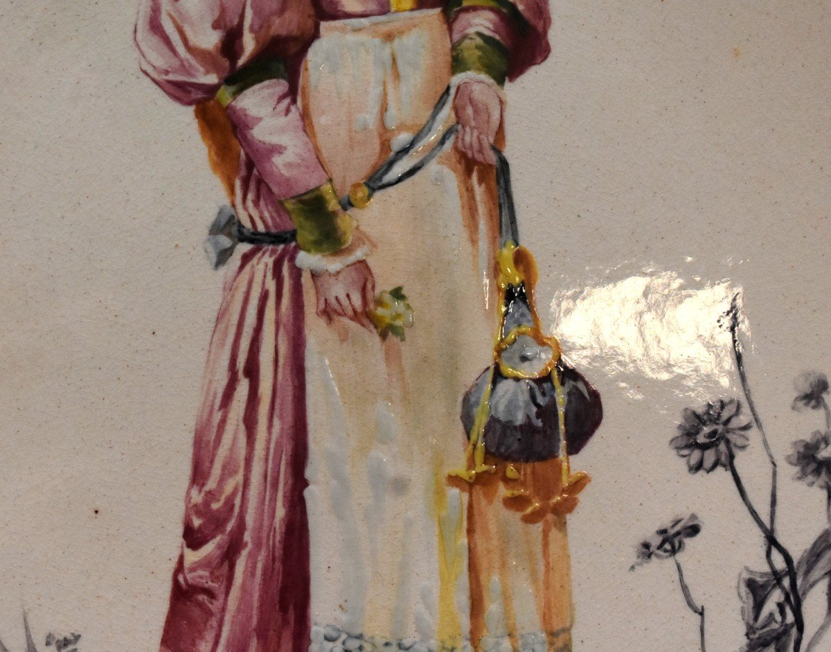 E. Faux, Grand Plat Décoratif daté 1889  En Faïence Peint Main, Femme En Habit Du Début XIXème-photo-1