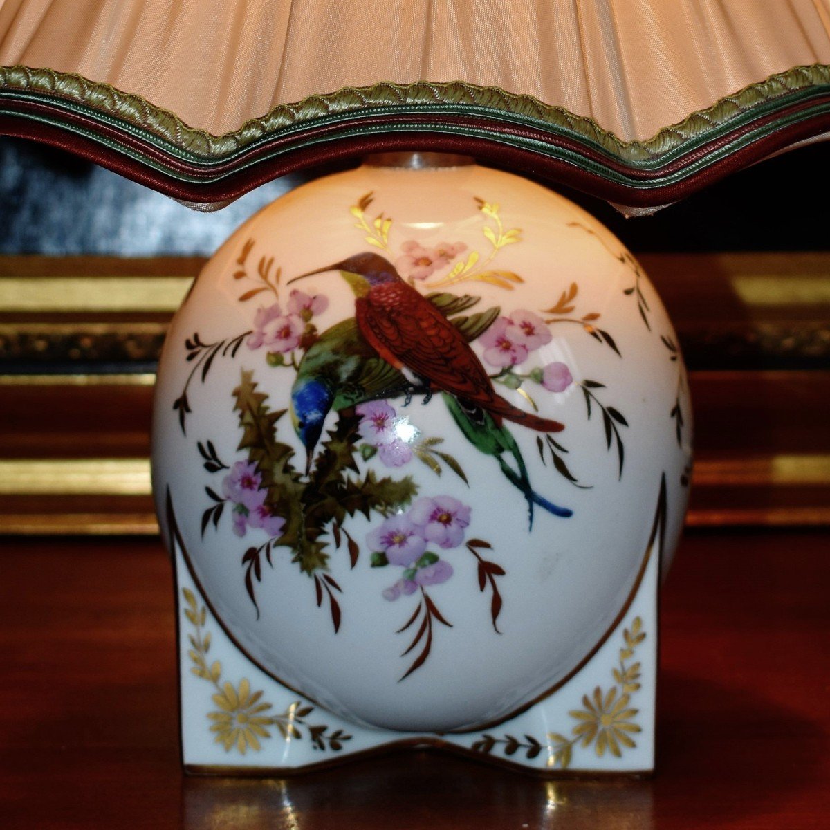 Pied De Lampe En Porcelaine De Limoges  à Décor d' Oiseaux, Forme Boule, Signé Elby-photo-1