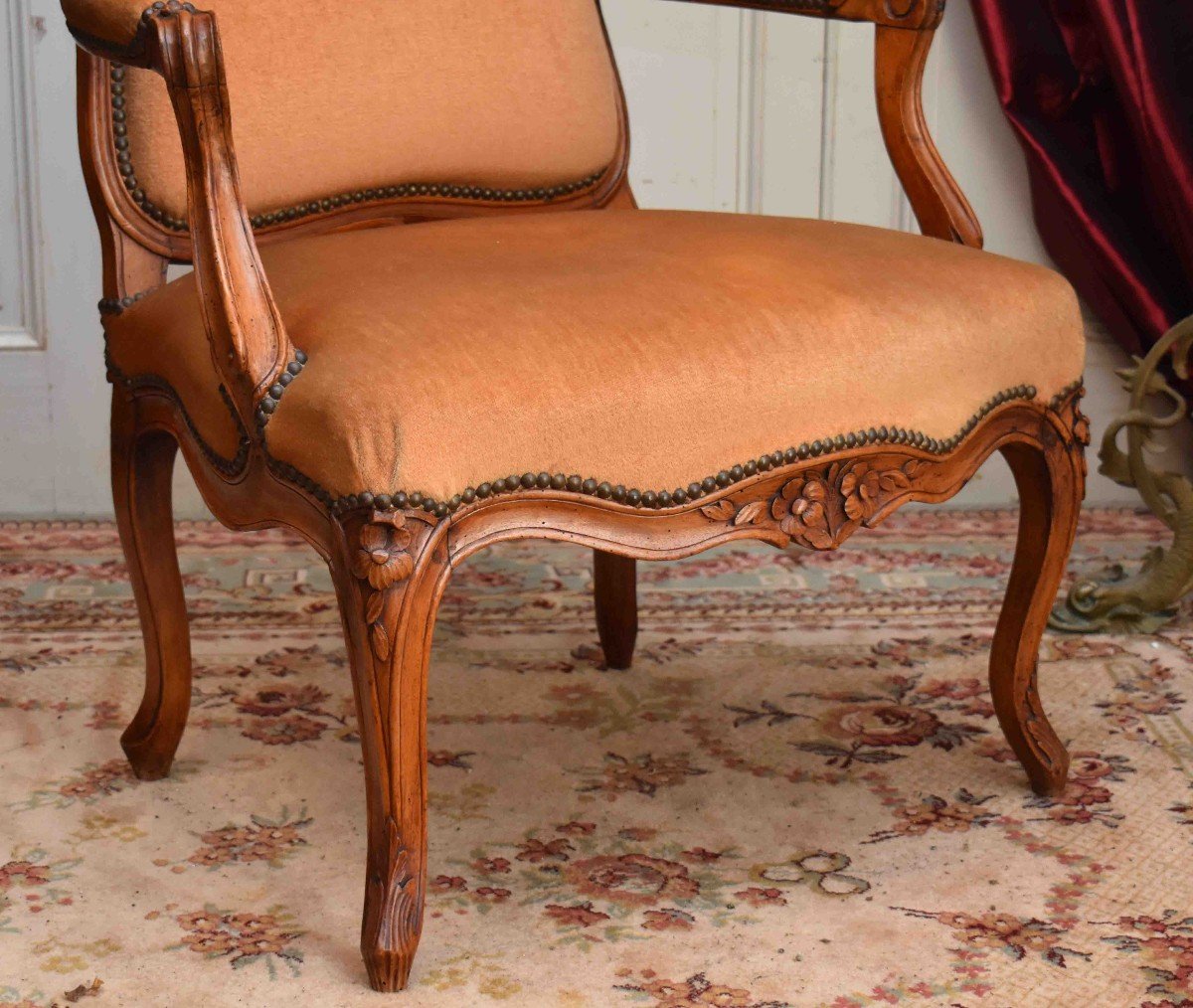 Fauteuil d'époque Louis XV,  Dossier à La Reine,  XVIIIème Siècle. Tissu Velours.-photo-1