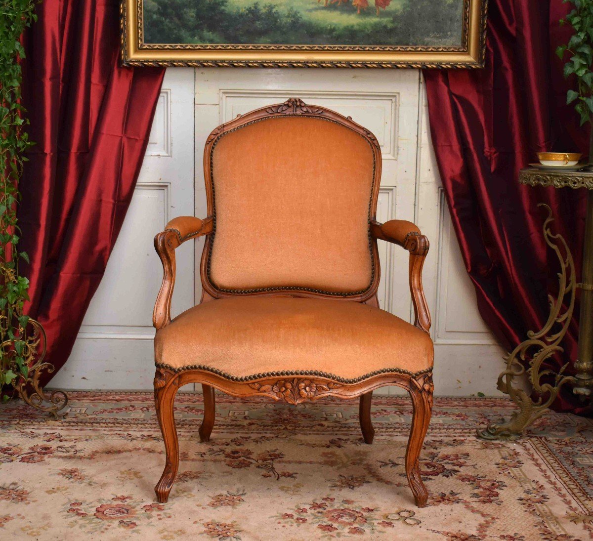 Fauteuil d'époque Louis XV,  Dossier à La Reine,  XVIIIème Siècle. Tissu Velours.