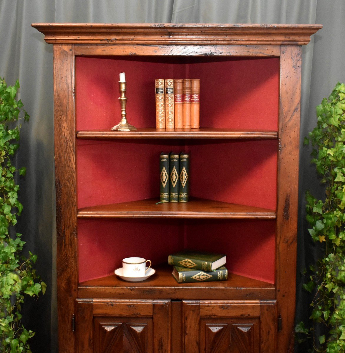 Louis XIII Style Corner Cabinet With Diamond Points, 2 Doors And Top Forming A Corner Bibus-photo-2